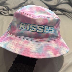 Tie-Dye Bucket Hat with 'KISSES' Embroidery